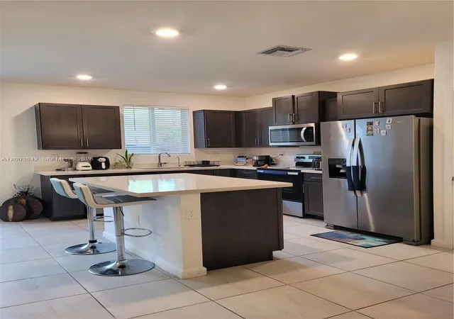 1st image of 1015 Se 24th Ter, Homestead, FL 33035 | MLS# A12003542
