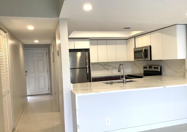 4th image of 65 Deer Creek Rd #H203, Deerfield Beach, FL 33442 | MLS# B26017530
