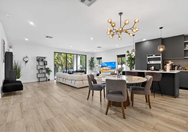 Photo 2 of Single family home for sale at 913 Ne 15th Street, Fort Lauderdale, FL 33304 | MLS# B26017710 | Listing updated on 2026-10-07