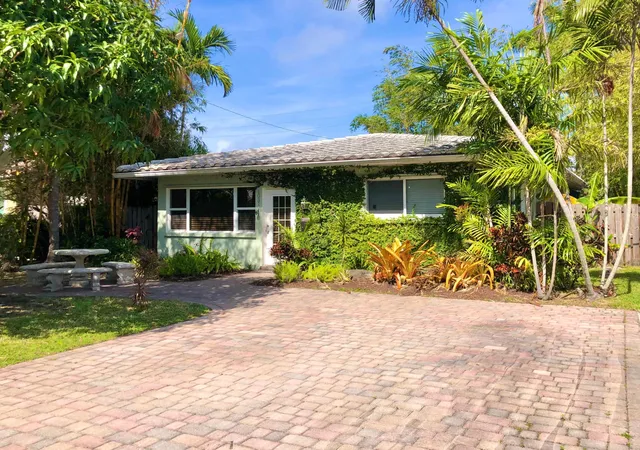 Photo 3 of Single family home for sale at 1031 Lincoln St, Hollywood, FL 33019 | MLS# B26017728 | Listing updated on 2026-10-02