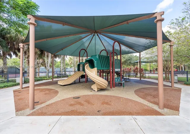 Homes for sale in Pompano Beach, FL | 2661 S Course Dr #805, Pompano Beach, FL 33069 | MLS# A12004113