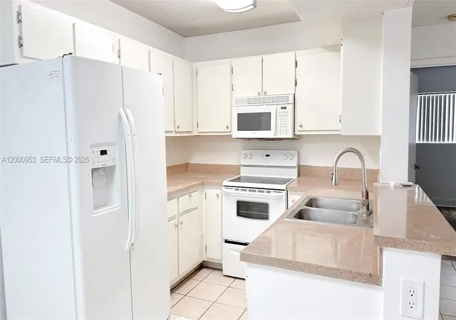 2nd image of 9491 S Palm Cir #S 103, Pembroke Pines, FL 33025 | MLS# A12000953