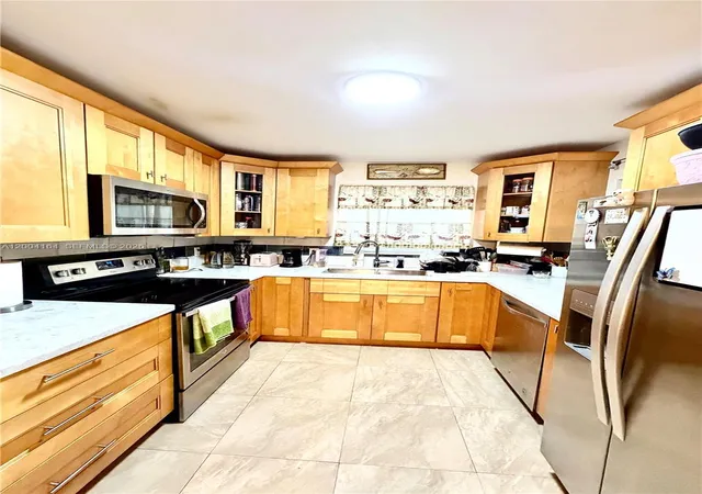 3rd image of 1818 Rodman St #3A, Hollywood, FL 33020 | MLS# A12004164