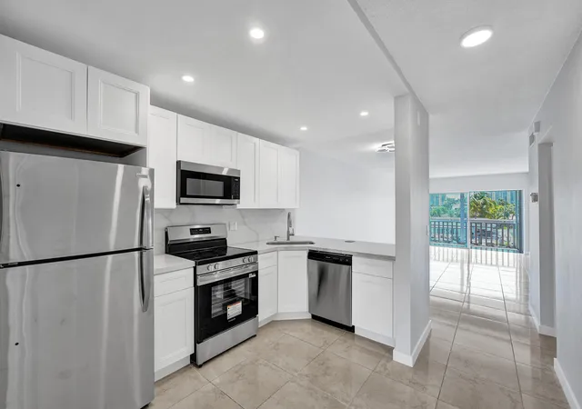 Photo 3 of House for sale at 455 Paradise Isle Blvd #305, Hallandale Beach, FL 33009 | MLS# B26017862 | Listing updated on 2026-09-23