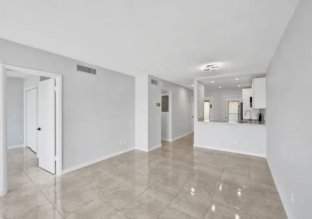 Photo 4 of House for sale at 455 Paradise Isle Blvd #305, Hallandale Beach, FL 33009 | MLS# B26017862 | Listing updated on 2026-09-23