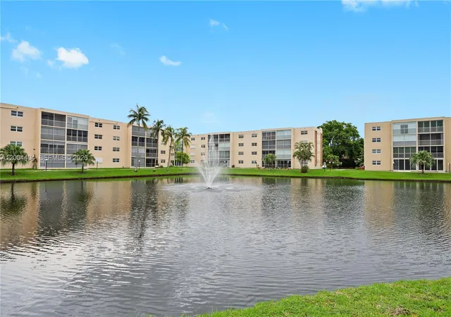 28th image of 424 Se 10th St #104, Dania, FL 33004 | MLS# A12004404