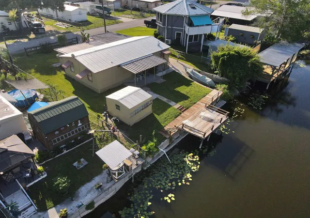 4th image of 1038 8Th St, Okeechobee, FL 34974 | MLS# B26018079