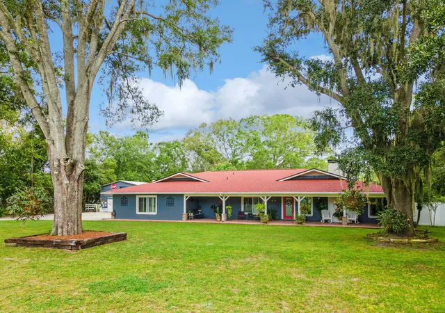 Homes for sale in Auburndale, FL | 1950 Foxhollow Dr E, Auburndale, FL 33823 | MLS# B26018121