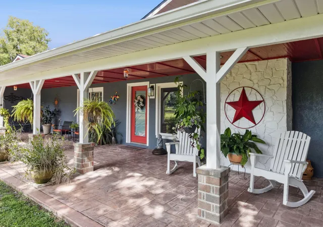 Homes for sale in Auburndale, FL | 1950 Foxhollow Dr E, Auburndale, FL 33823 | MLS# B26018121