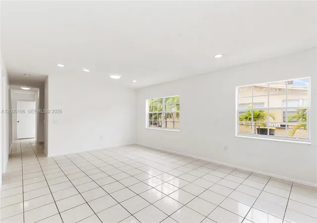 2nd image of 15 Sw 6th St, Dania, FL 33004 | MLS# A12000186