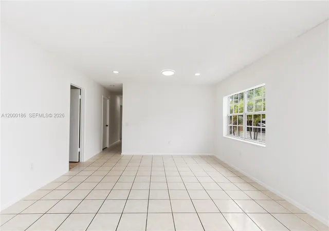 4th image of 15 Sw 6Th St, Dania, FL 33004 | MLS# A12000186