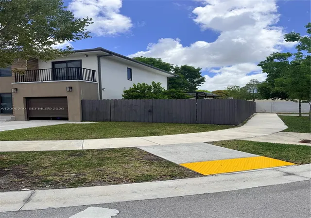 3rd image of 102 Nw 10Th Pl, Florida City, FL 33034 | MLS# A12005260