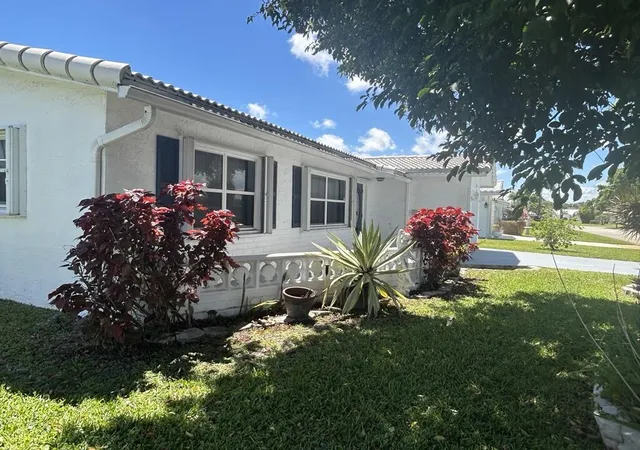 Photo 3 of Single family home for sale at 1902 Sw 22nd Avenue, Boynton Beach, FL 33426 | MLS# B26018499 | Listing updated on 2026-10-06