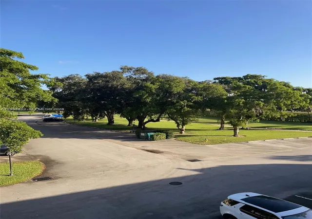 2nd image of 8940 S Hollybrook Blvd #306, Pembroke Pines, FL 33025 | MLS# A11996949