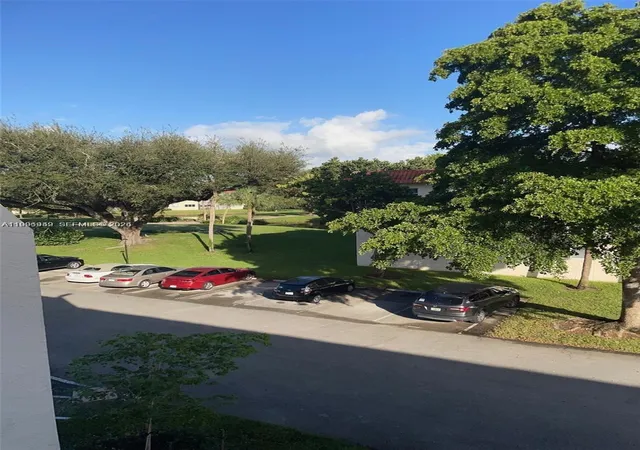 4th image of 8940 S Hollybrook Blvd #306, Pembroke Pines, FL 33025 | MLS# A11996949