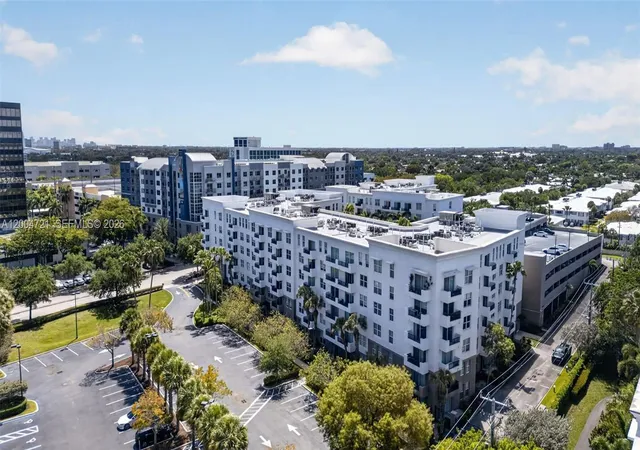 5th image of 2401 Ne 65Th St #205, Fort Lauderdale, FL 33308 | MLS# A12004721