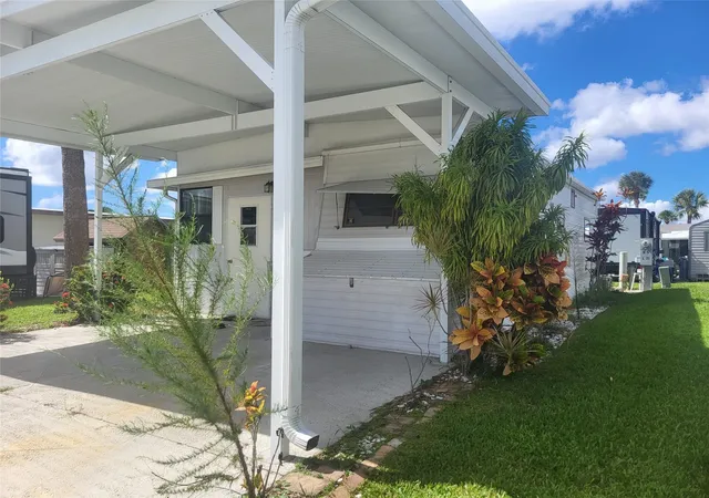 1st image of 6502 Se 54th Ln, Okeechobee, FL 34974 | MLS# B26018701