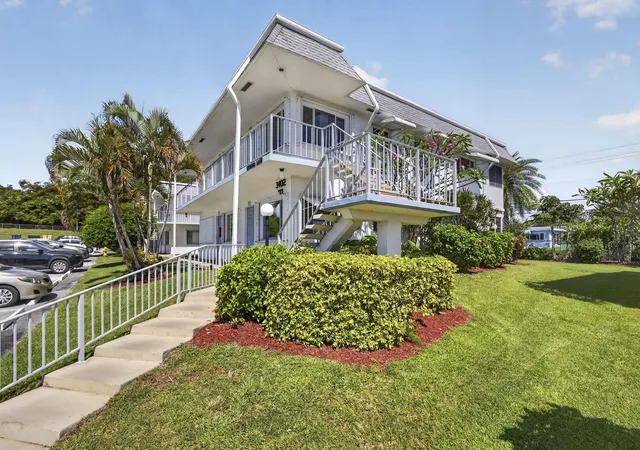 4th image of 3402 Cynthia Ln, Lake Worth Beach, FL 33461