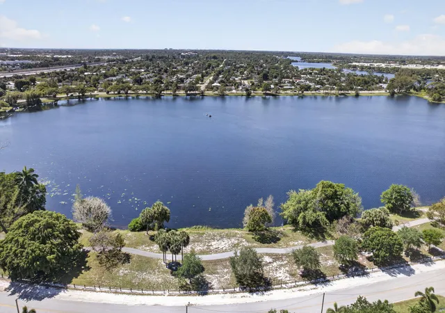2nd image of 3402 Cynthia Ln, Lake Worth, FL 33461