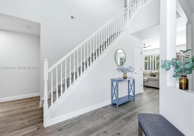 5th image of 674 Clear Creek Dr, Sarasota, FL 34229 | MLS# A12004530