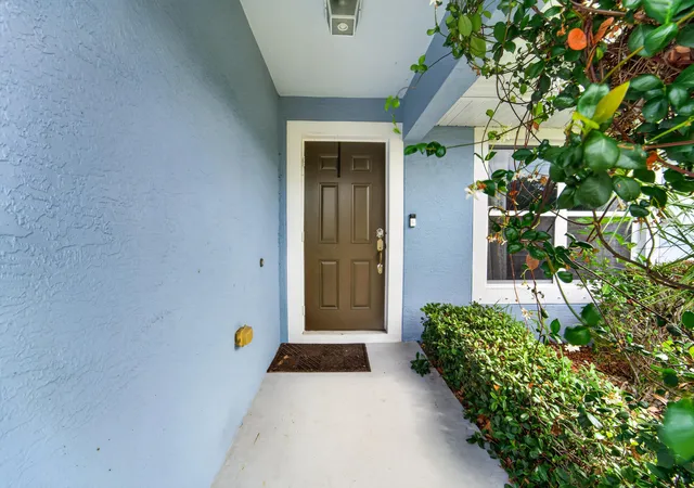 Photo 2 of Single family home for sale at 706 Osceola Ave, Fort Pierce, FL 34982 | MLS# B26018803 | Listing updated on 2026-10-01