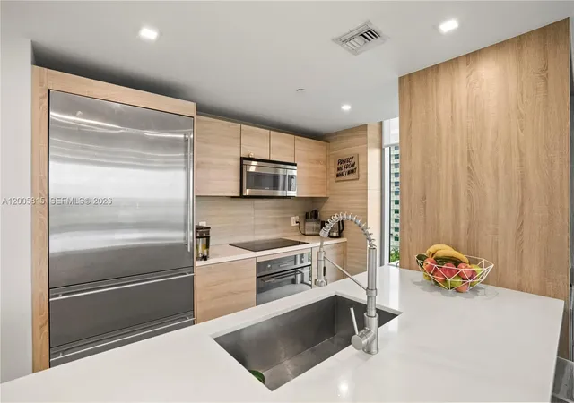 4th image of 16385 Ne Biscayne Blvd, North Miami Beach, FL 33160