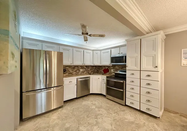 Homes for sale in Greenacres, FL | 223 Pine Hov Cir #C-2, Greenacres, FL 33463 | MLS# B26018806