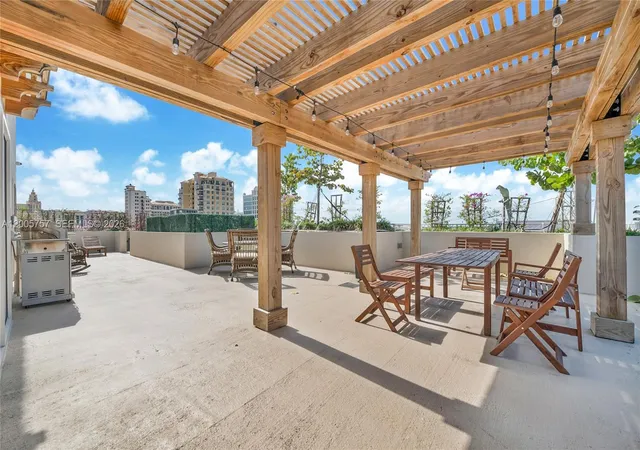2nd image of 120 Salamanca Ave, Coral Gables, FL 33134