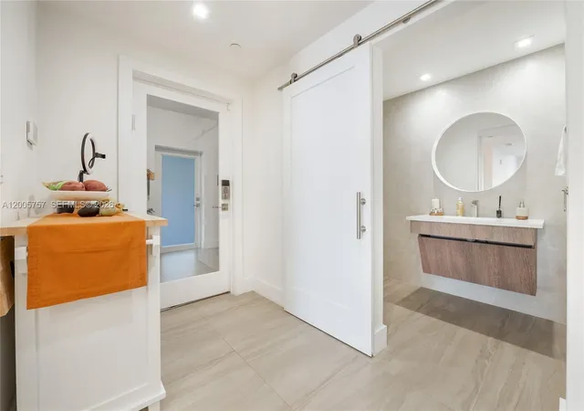 3rd image of 120 Salamanca Ave #2A, Coral Gables, FL 33134 | MLS# A12005757