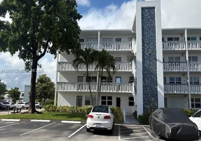 2nd image of 1044 Harwood D, Deerfield Beach, FL 33442