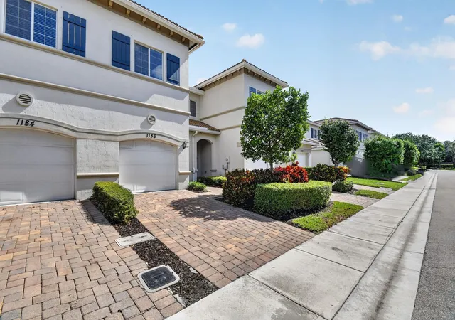 3rd image of 1186 Paisley Ct, Lake Worth, FL 33461 | MLS# B26019034