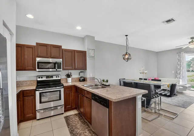 5th image of 1186 Paisley Ct, Lake Worth, FL 33461 | MLS# B26019034