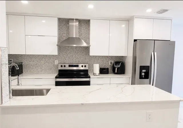 Homes for sale in Plantation, FL | 8224 Nw 9th Ct #3, Plantation, FL 33324 | MLS# A12006229