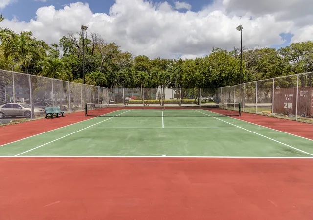 Homes for sale in Tamarac, FL | 4980 E Sabal Palm Boulevard, Tamarac, FL 33319 | Houzeo