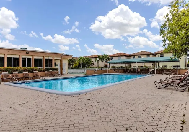 Homes for sale in Tamarac, FL | 4980 E Sabal Palm Blvd E #124, Tamarac, FL 33319 | MLS# B26019092