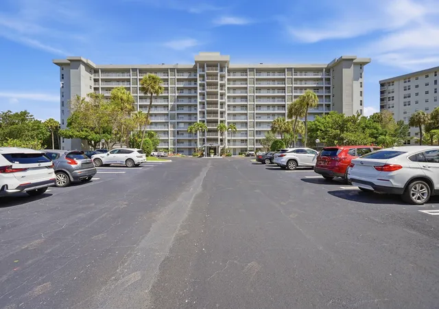 Homes for sale in Pompano Beach, FL | 4015 W Palm Aire Dr #1001, Pompano Beach, FL 33069 | MLS# B26019094