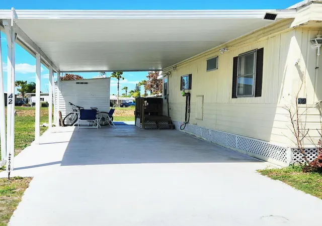 Homes for sale in Port Saint Lucie, FL | 42 Se Spanish Wy, Port Saint Lucie, FL 34952 | MLS# B26019159