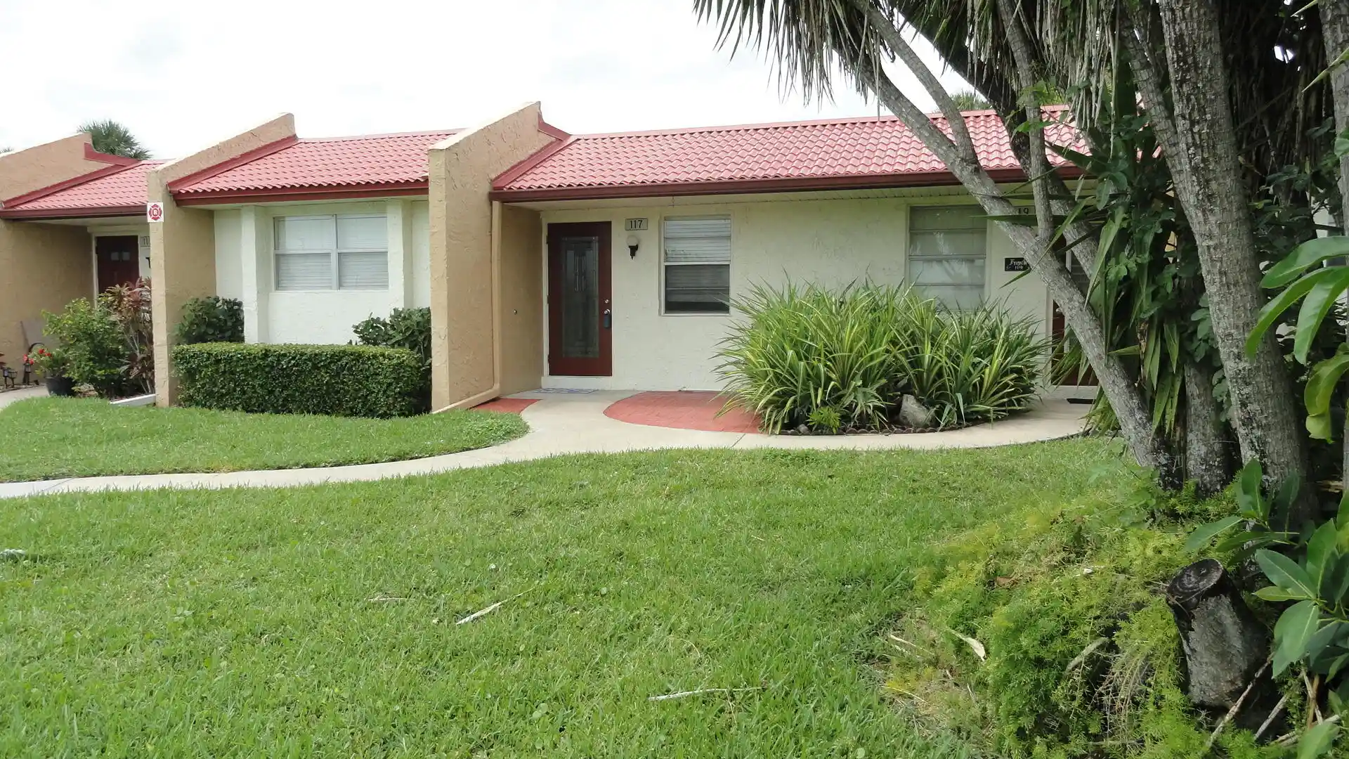 Photo 1 of Single family home for sale at 117 Golden River Dr, West Palm Beach, FL 33411 | MLS# B26019166 | Listing updated on 2026-10-08