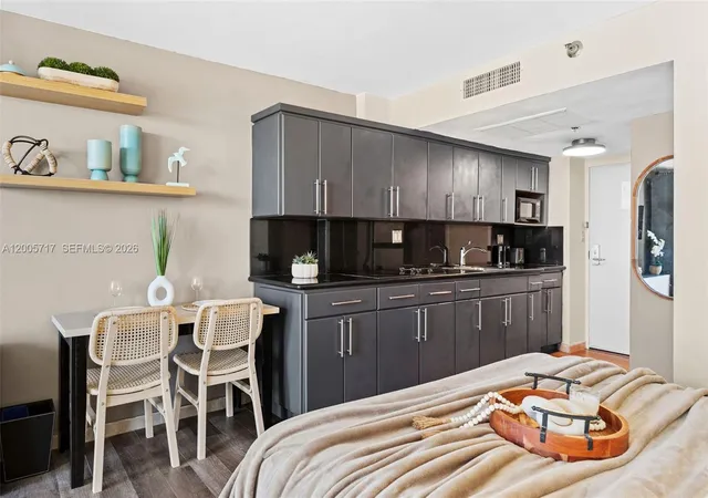 3rd image of 19201 Collins Ave #736, Sunny Isles Beach, FL 33160 | MLS# A12005717