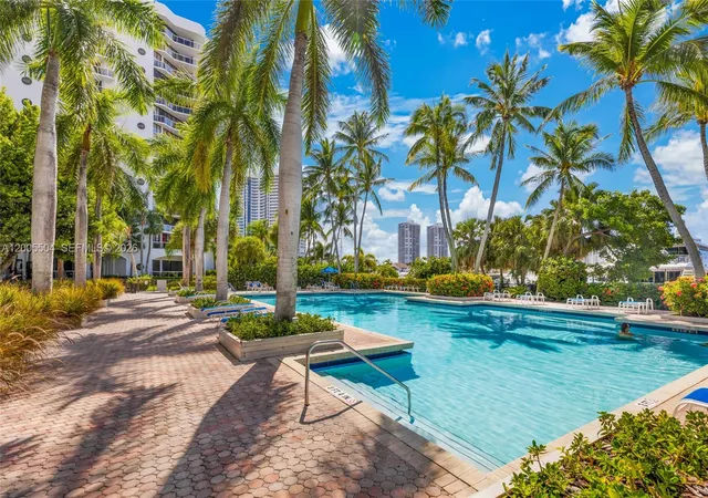 2nd image of 3610 Yacht Clb Dr, Aventura, FL 33180