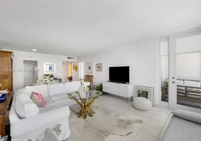3rd image of 5401 Collins Ave #611, Miami Beach, FL 33140 | MLS# A12003966