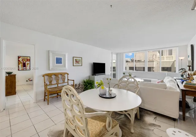 5th image of 5401 Collins Ave #611, Miami Beach, FL 33140 | MLS# A12003966
