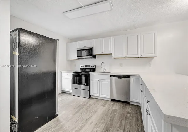 Homes for sale in Hollywood, FL | 4800 Hillcrest Ln 207 #207, Hollywood, FL 33021 | MLS# A12006679
