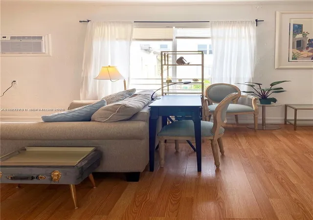 2nd image of 820 Euclid Ave #203, Miami Beach, FL 33139 | MLS# A11992731