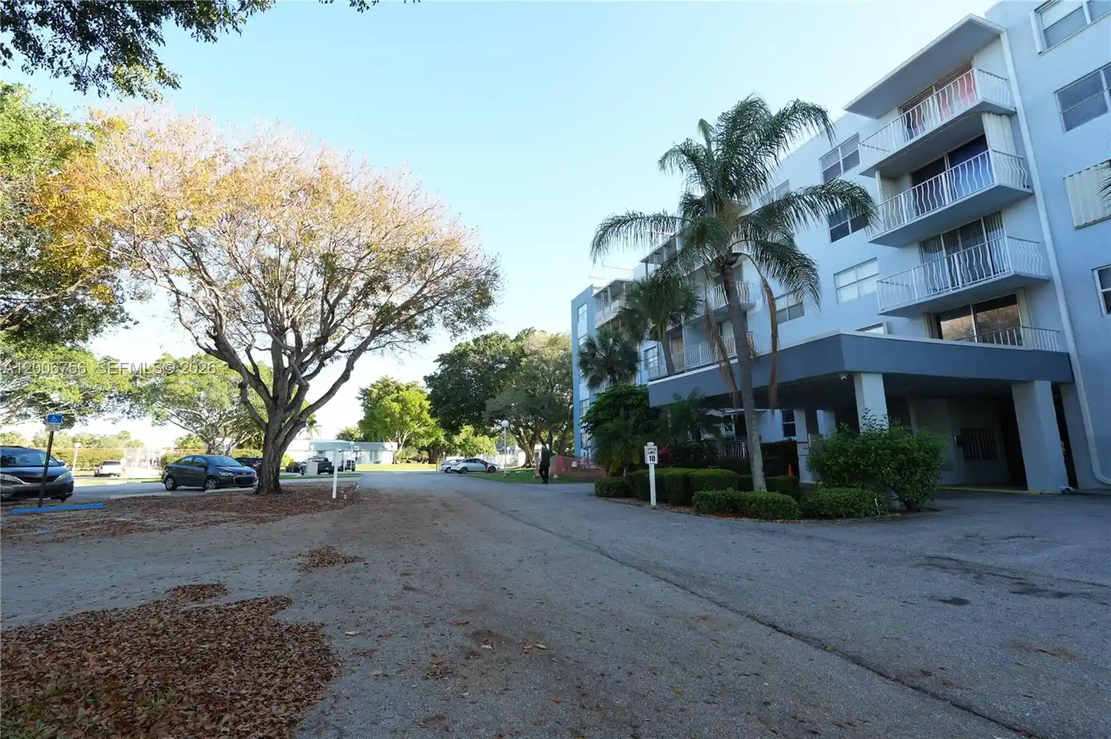 Photo 1 of Sale Pending at 500 Executive Ctr Dr #1J, West Palm Beach, FL 33401 | MLS# A12006756 | Listing updated on 2026-10-30