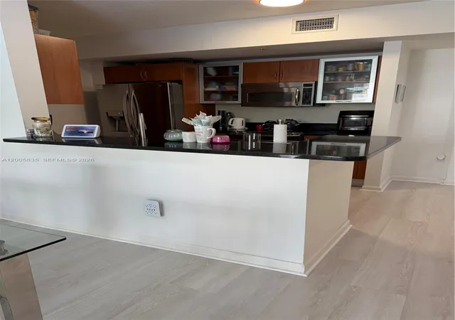 3rd image of 18800 Ne 29Th Ave #419, Miami, FL 33180 | MLS# A12005835