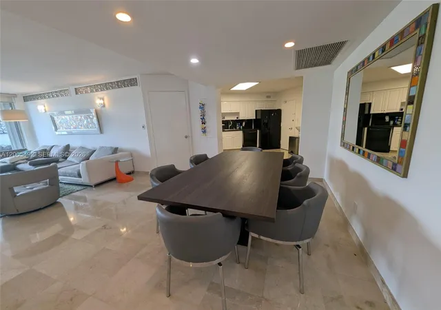 3rd image of 5161 Collins Ave #518, Miami Beach, FL 33140 | MLS# A12005492