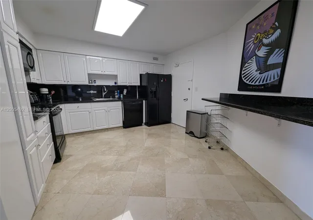 4th image of 5161 Collins Ave #518, Miami Beach, FL 33140 | MLS# A12005492