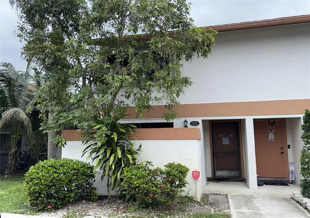 2nd image of 4220 Sw 71st Wy, Davie, FL 33314 | MLS# A12006547