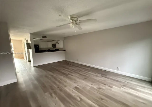 5th image of 4220 Sw 71St Wy, Davie, FL 33314 | MLS# A12006547